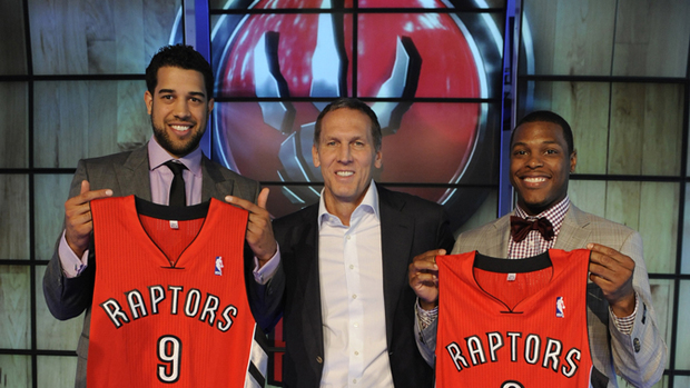 形成鲜明对 形成鲜明对