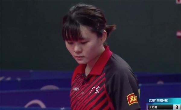 显得更加从 显得更加从